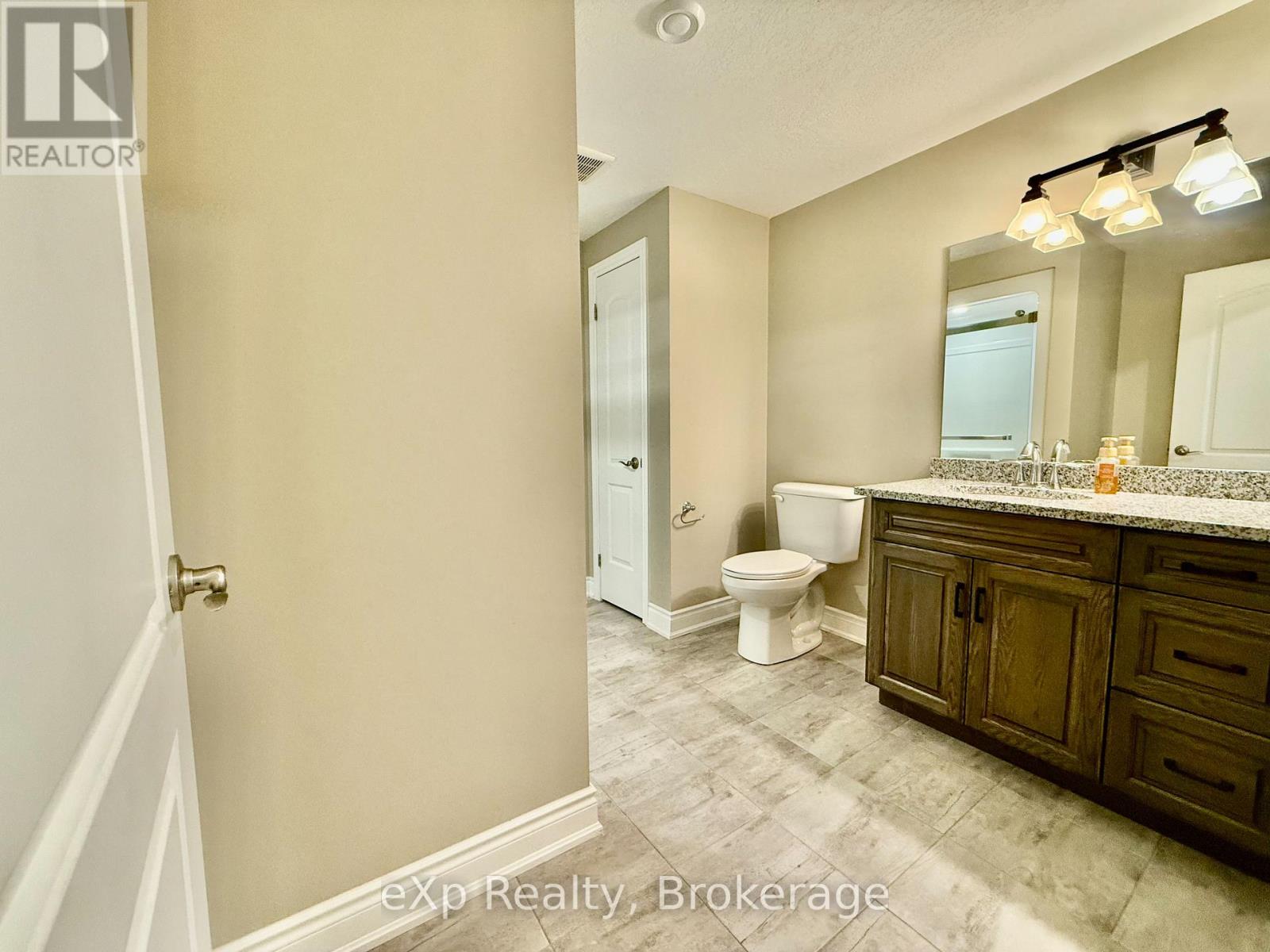 137 17th Avenue A Avenue, Hanover, Ontario  N4N 0B5 - Photo 20 - X12243377