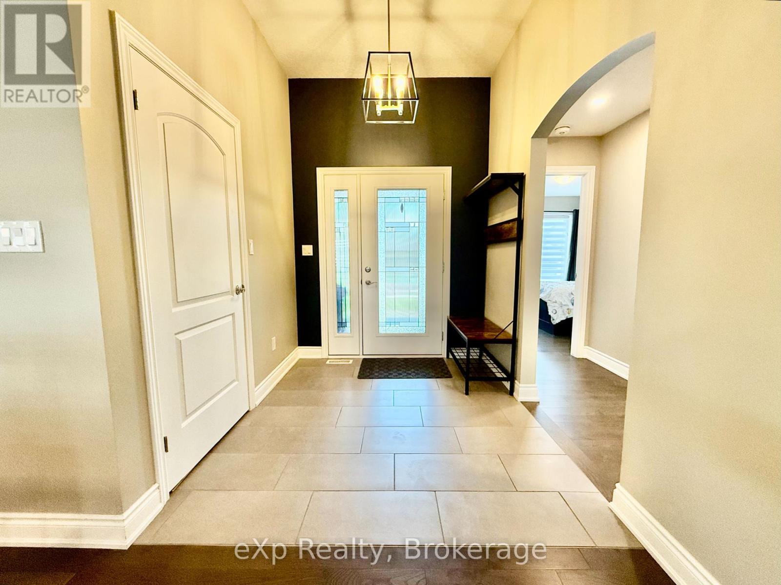 137 17th Avenue A Avenue, Hanover, Ontario  N4N 0B5 - Photo 3 - X12243377