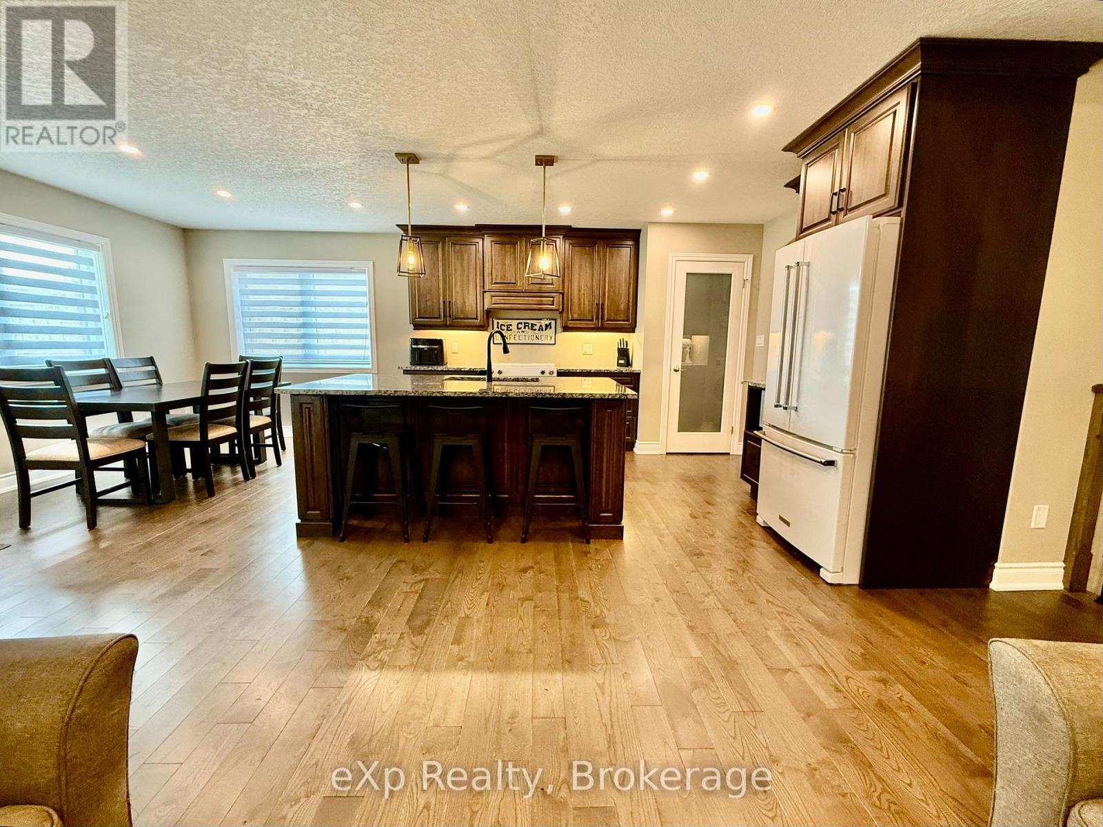 137 17th Avenue A Avenue, Hanover, Ontario  N4N 0B5 - Photo 4 - X12243377
