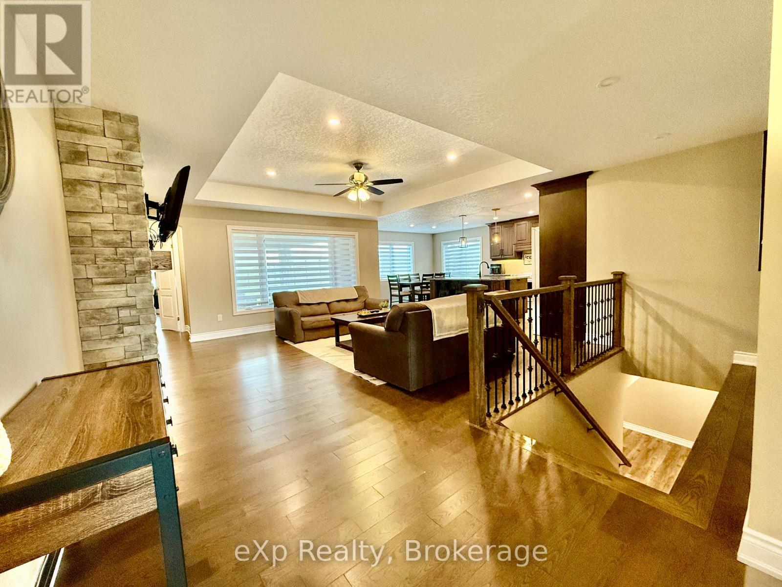 137 17th Avenue A Avenue, Hanover, Ontario  N4N 0B5 - Photo 7 - X12243377