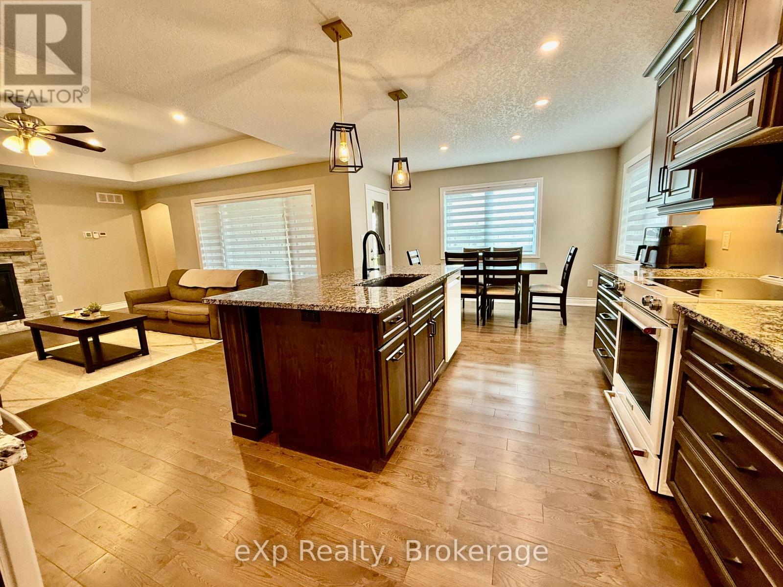 137 17th Avenue A Avenue, Hanover, Ontario  N4N 0B5 - Photo 8 - X12243377