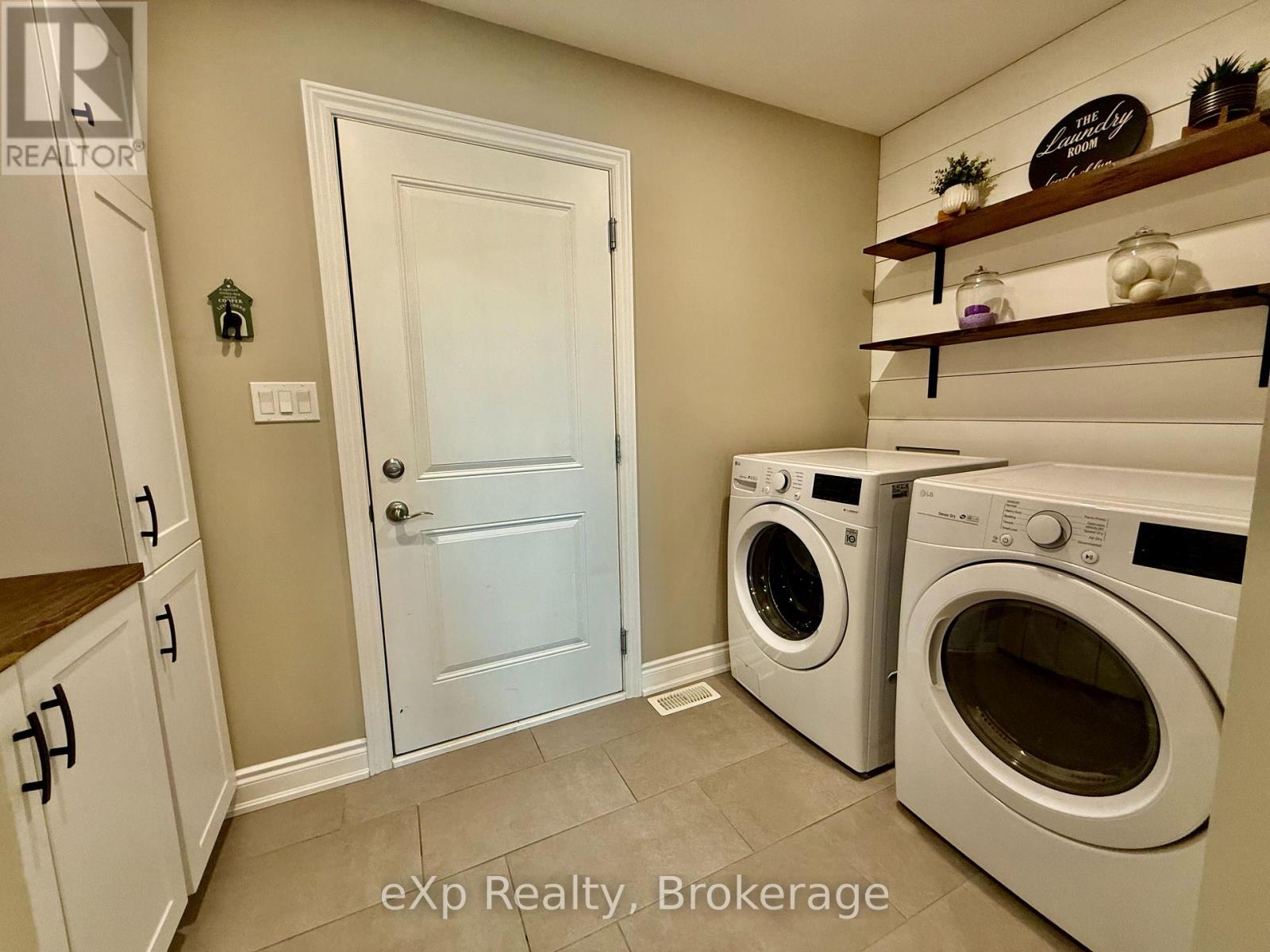 137 17th Avenue A Avenue, Hanover, Ontario  N4N 0B5 - Photo 9 - X12243377