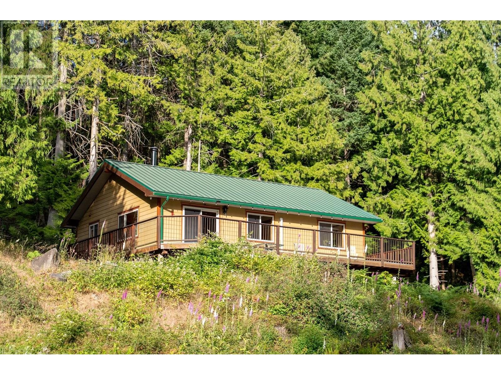 5574 HOOSON ROAD, Pender Island, British Columbia