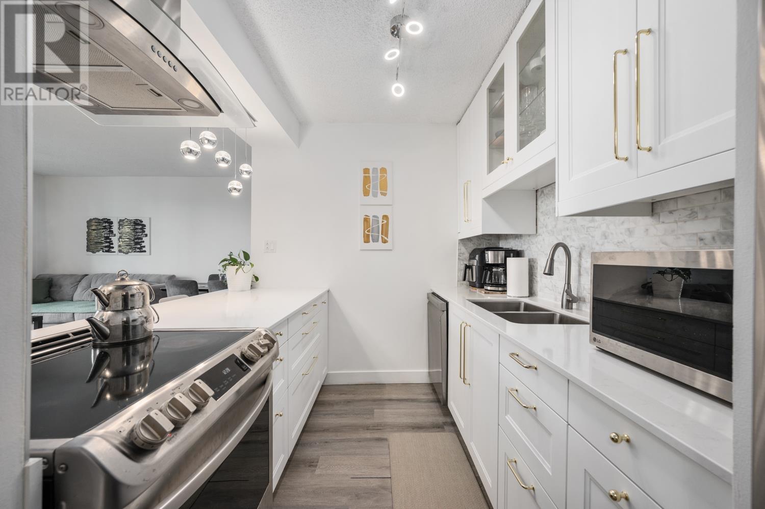 1905 9541 ERICKSON DRIVE, burnaby, British Columbia V3J7N8