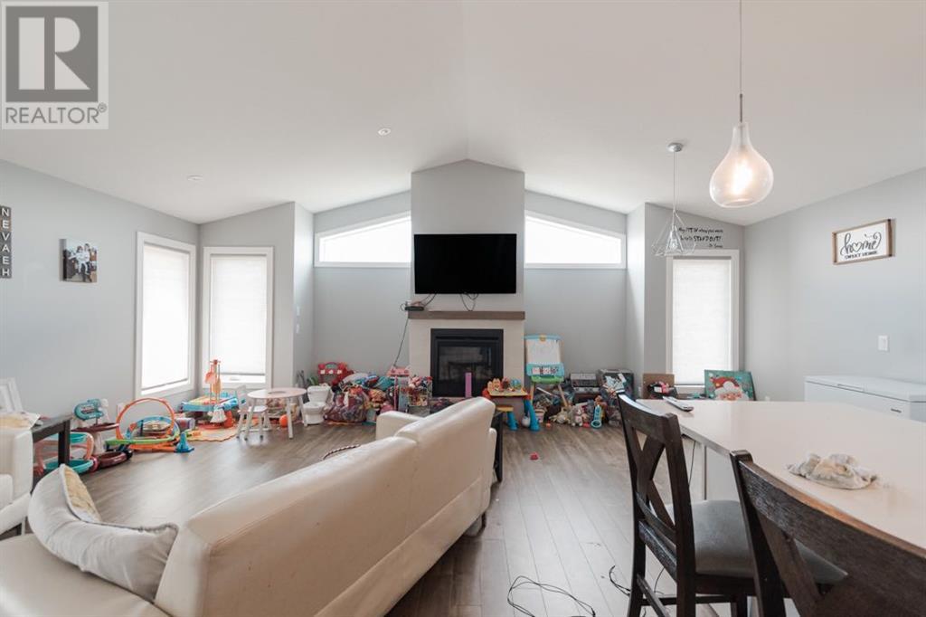 Property at 384 Beacon Hill Drive image 4