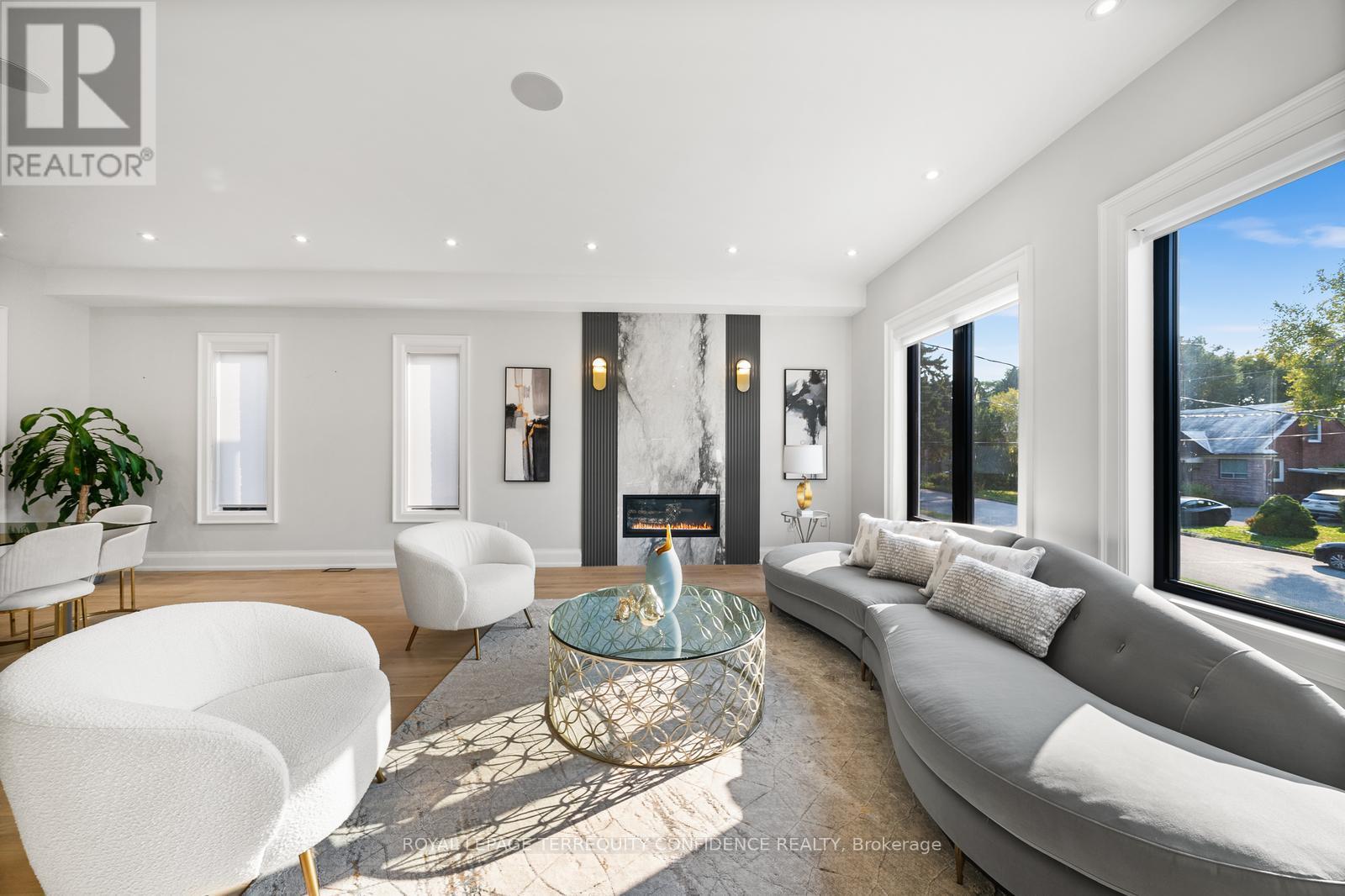 Property at 422 HOUNSLOW AVENUE image 3