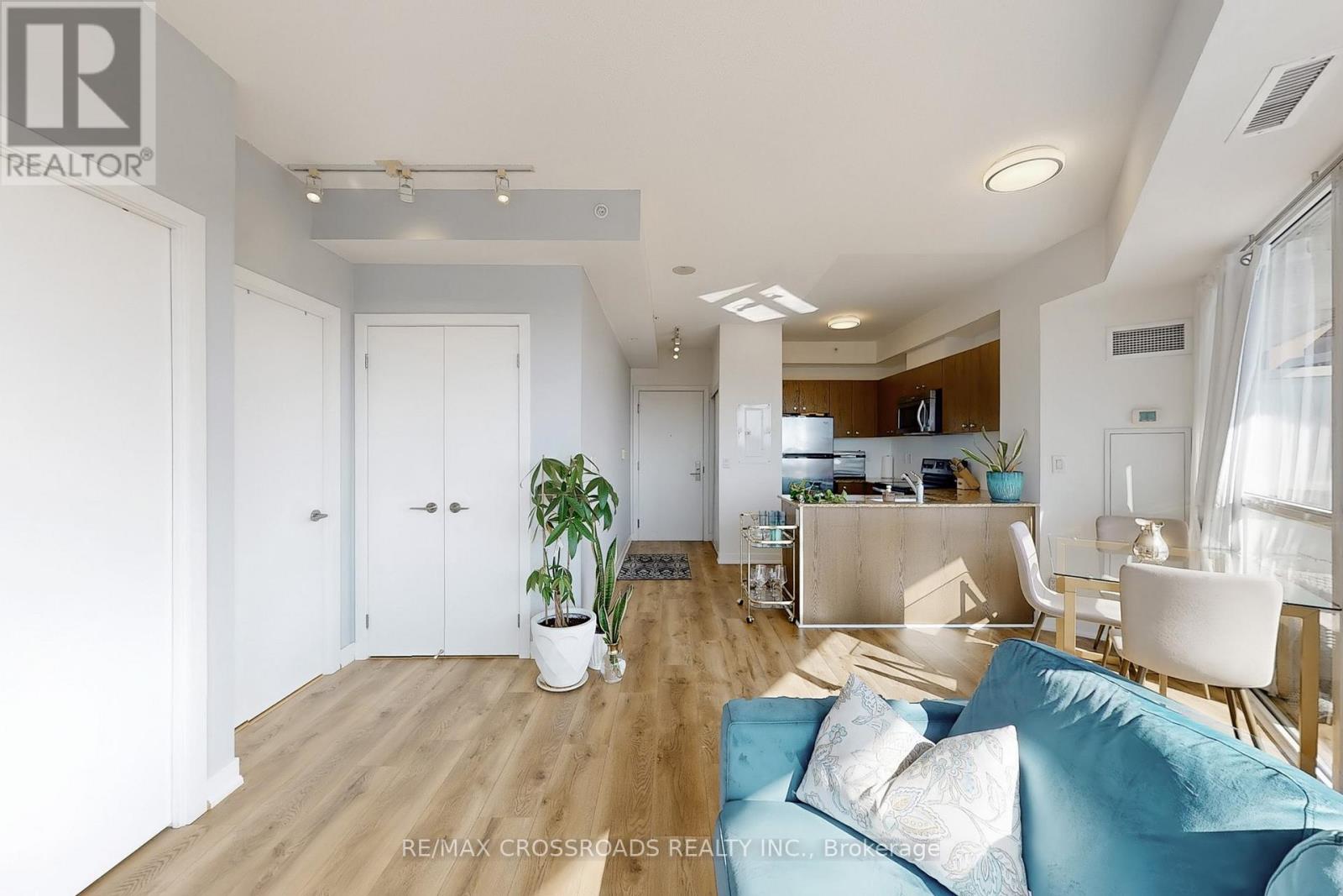 810 - 5101 Dundas Street W, Toronto, Ontario  M9A 1C1 - Photo 11 - W12243392