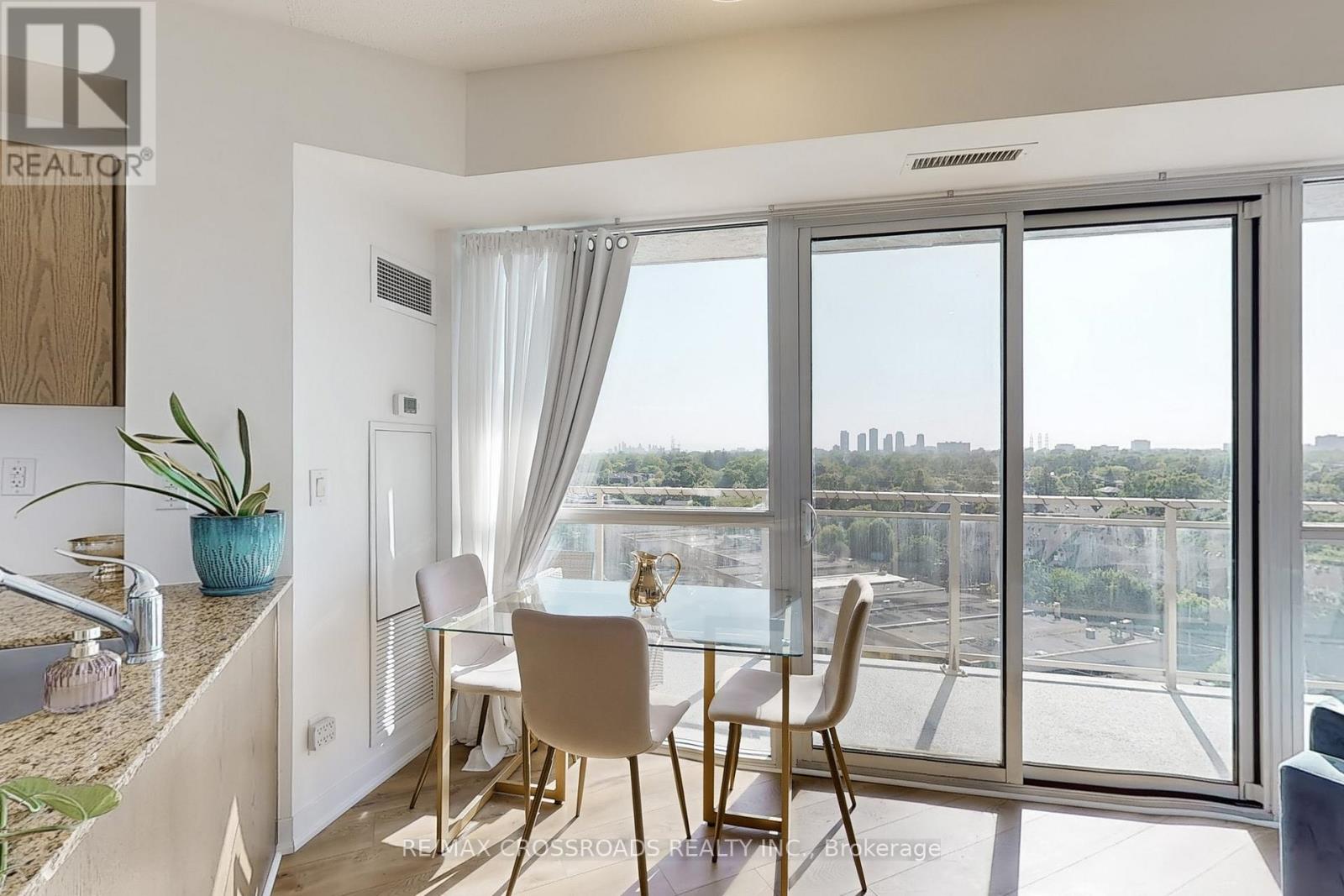 810 - 5101 Dundas Street W, Toronto, Ontario  M9A 1C1 - Photo 12 - W12243392