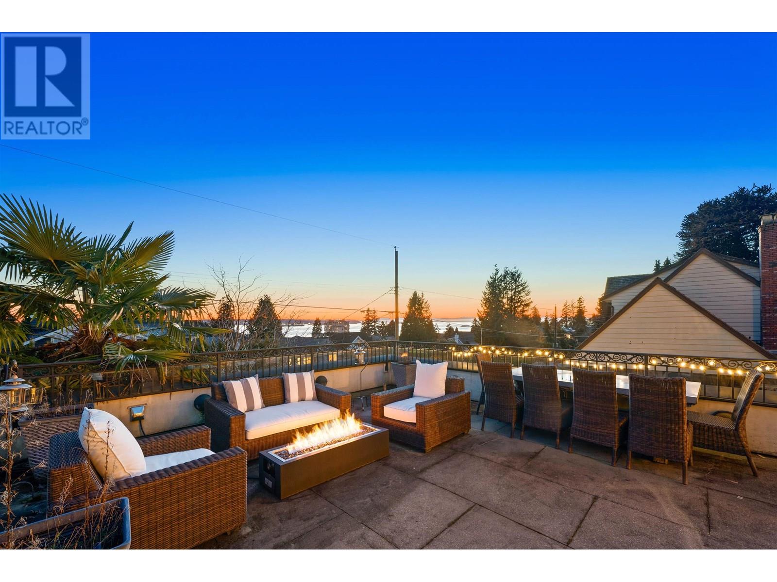 Property at 2285 KINGS AVENUE image 4