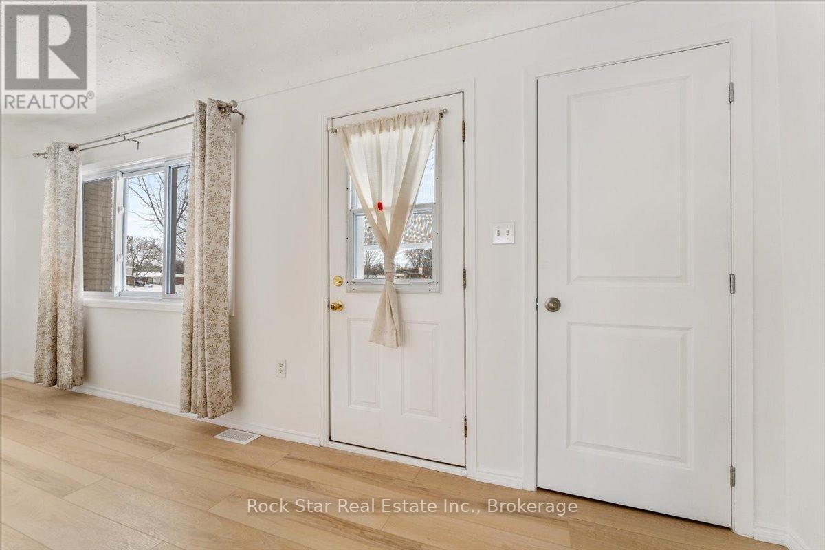 Property at 6952 WARDEN AVENUE image 4