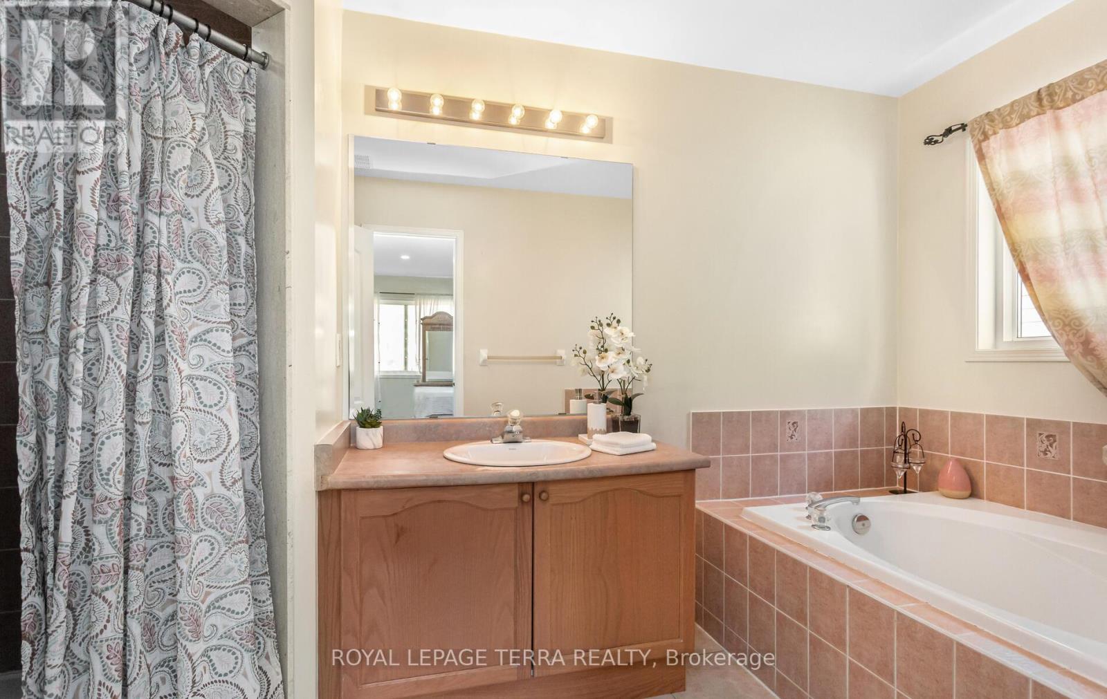 355 Edenbrook Hill Drive, Brampton, Ontario  L7A 2N4 - Photo 25 - W12243416