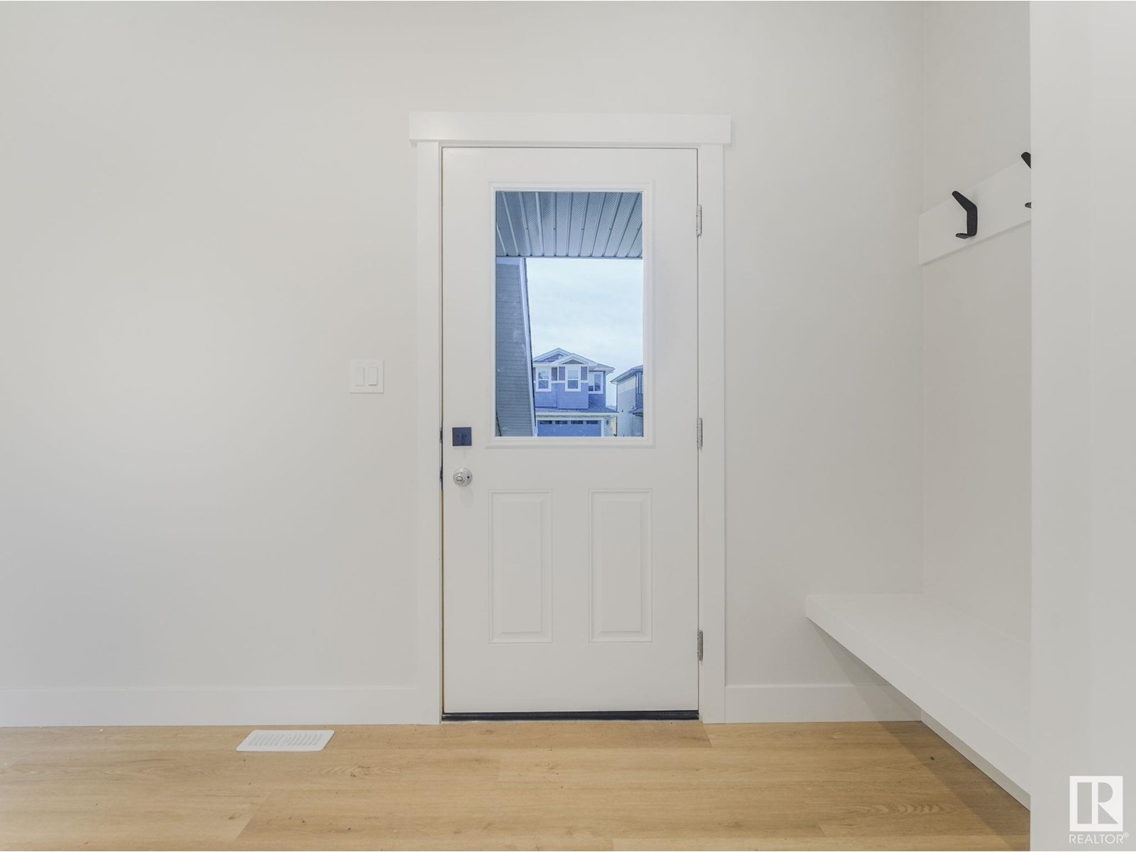 Property at 100 Edgefield WY image 4