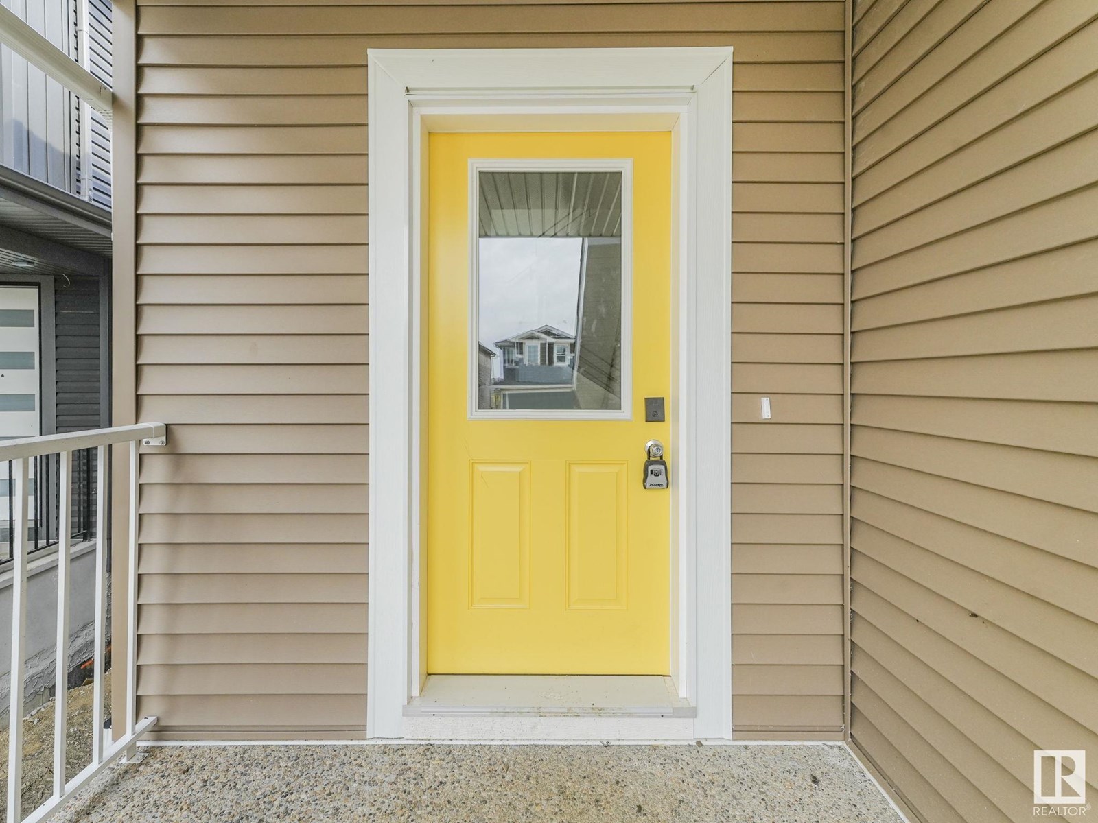 Property at 100 Edgefield WY image 3