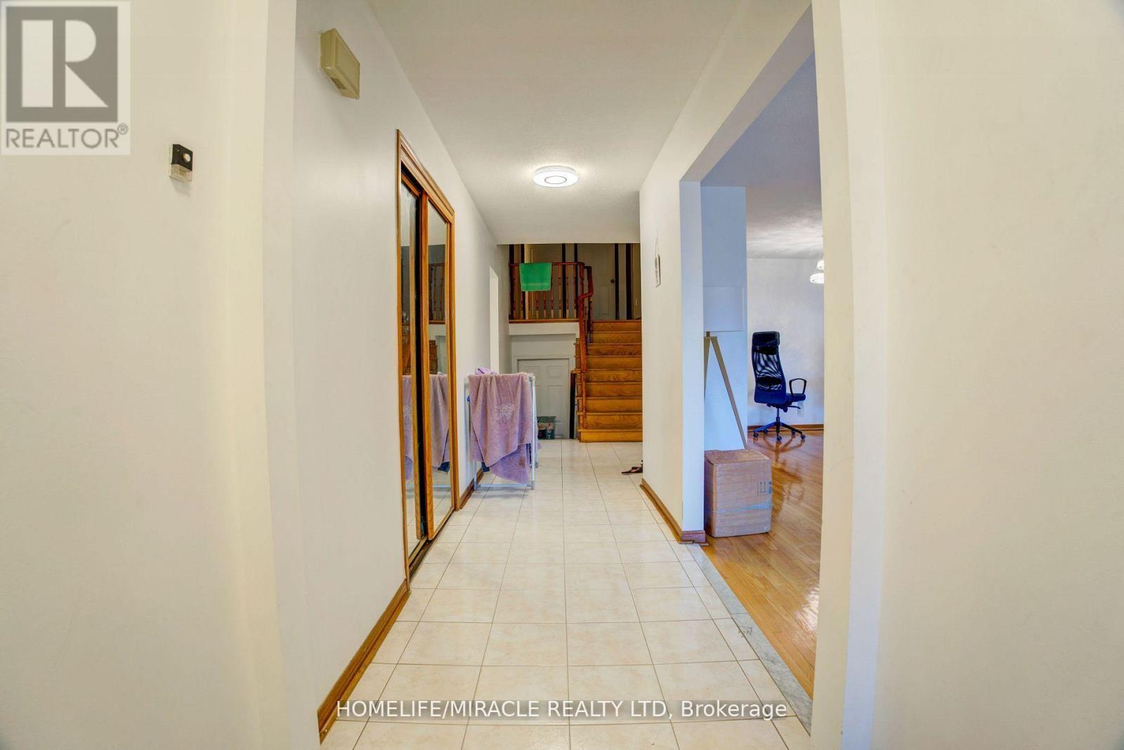 Property at 71 KINGSVIEW BOULEVARD image 3