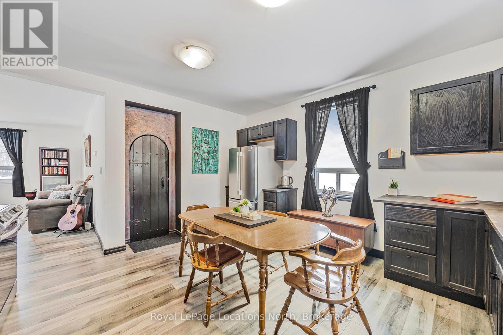 148 Marsh Street, Blue Mountains, Ontario  N0H 1J0 - Photo 9 - X12231336