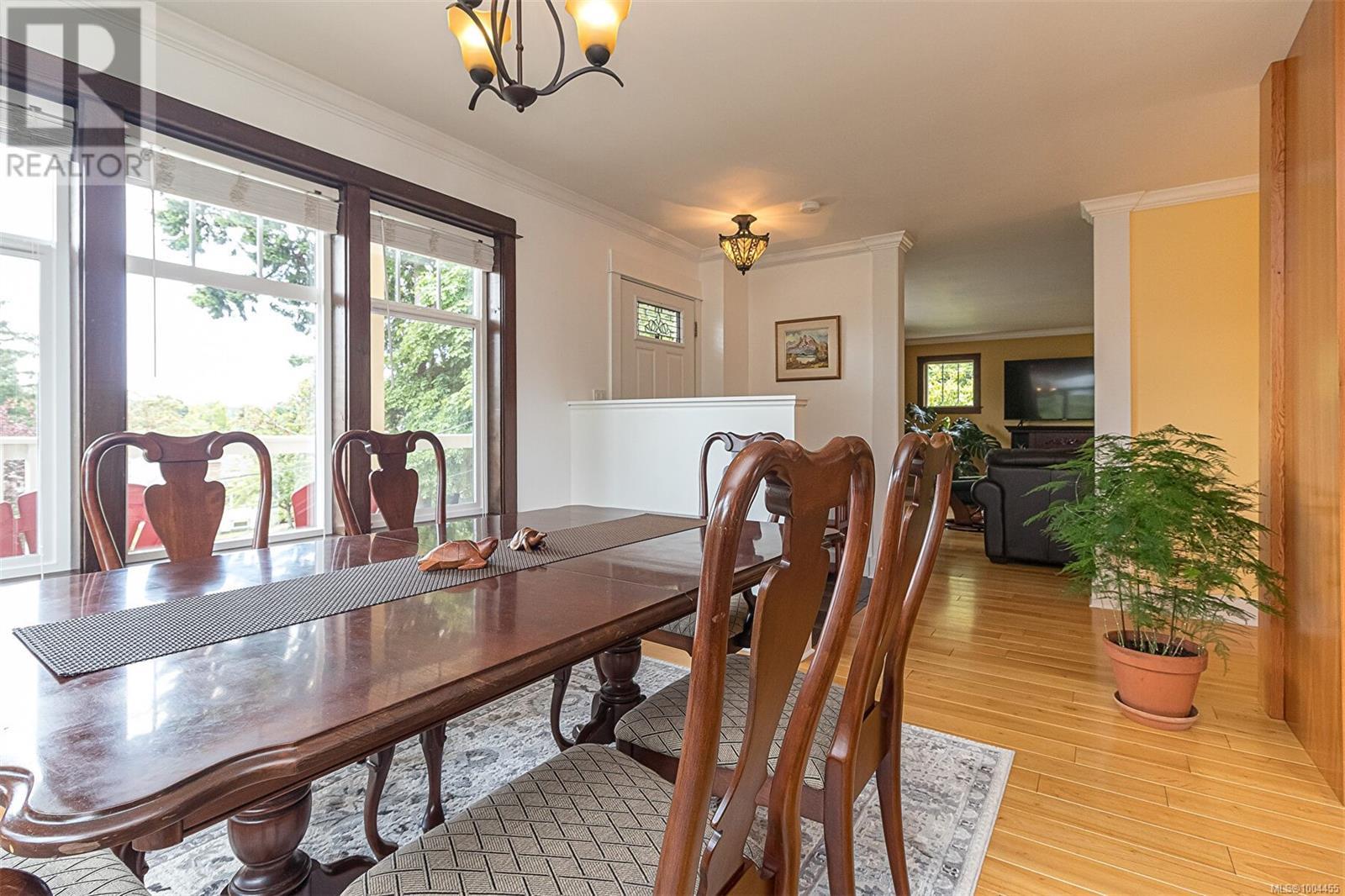 Property at 281 Bessborough Ave image 4