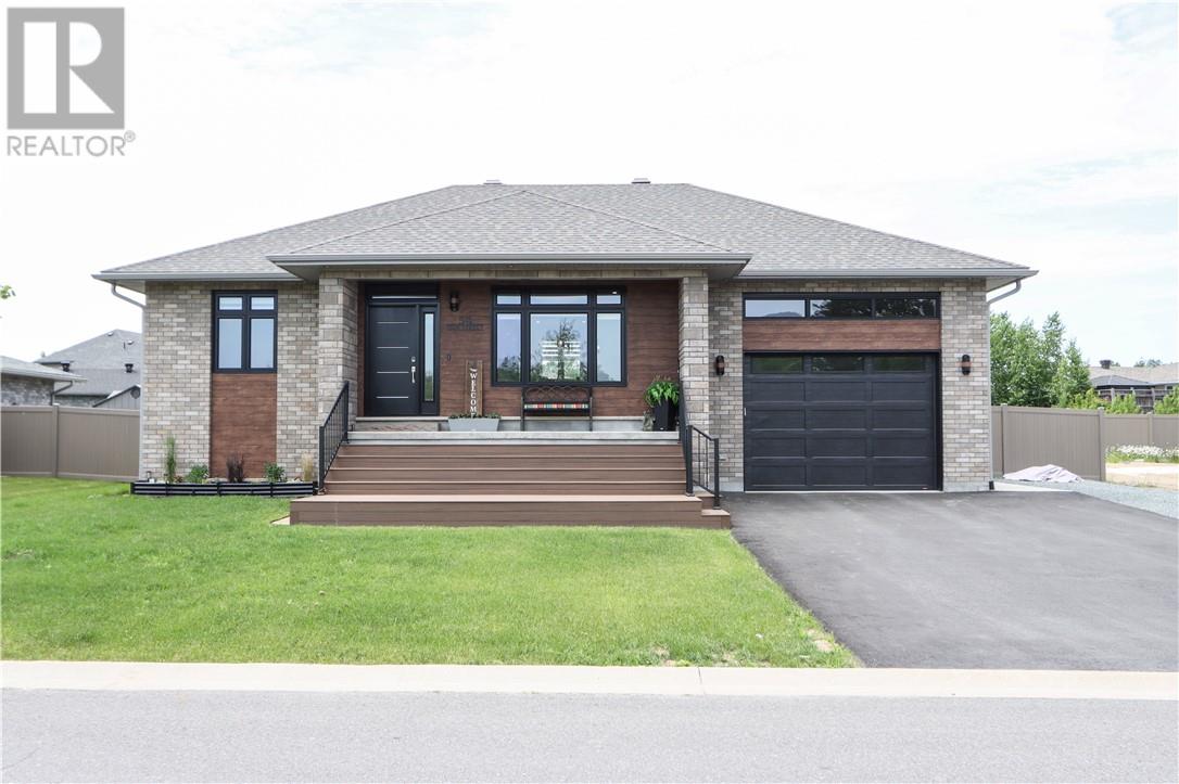 54 Oak Street, Capreol, Ontario  P0M 1H0 - Photo 1 - 2123141