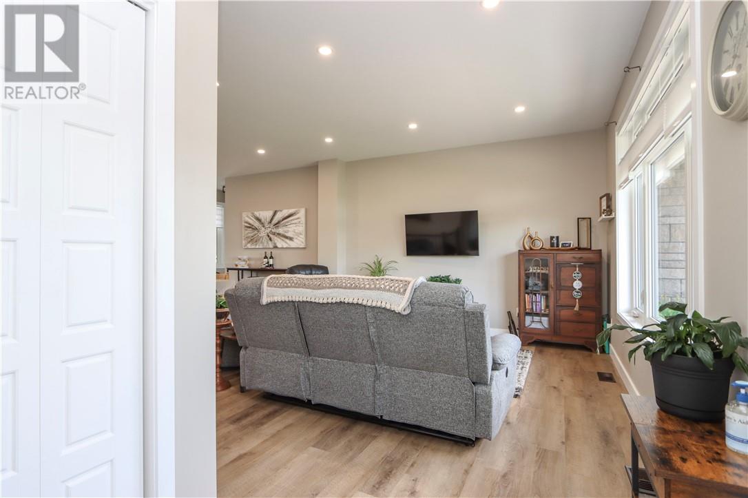 54 Oak Street, Capreol, Ontario  P0M 1H0 - Photo 2 - 2123141