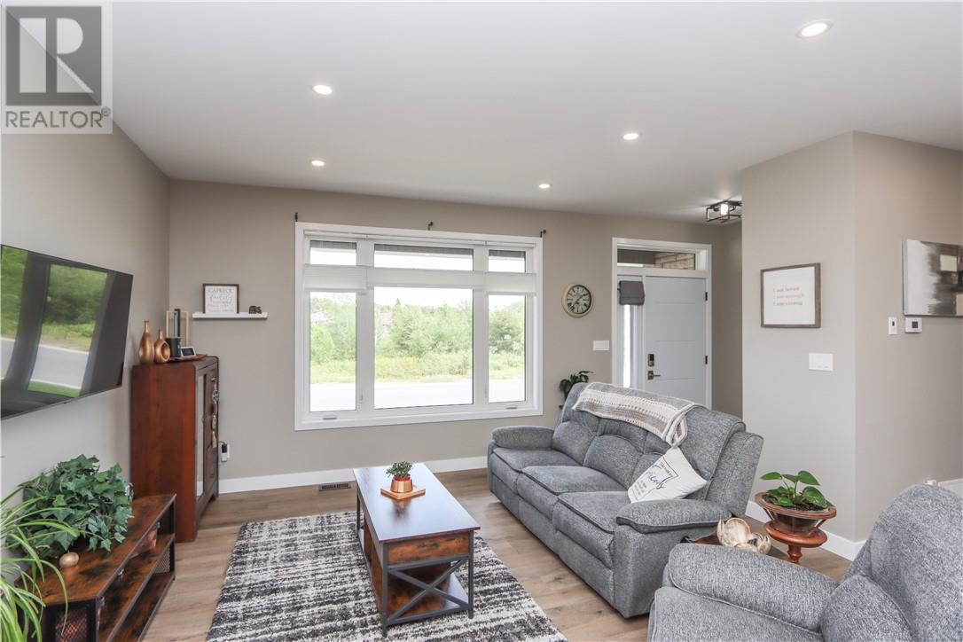 54 Oak Street, Capreol, Ontario  P0M 1H0 - Photo 9 - 2123141