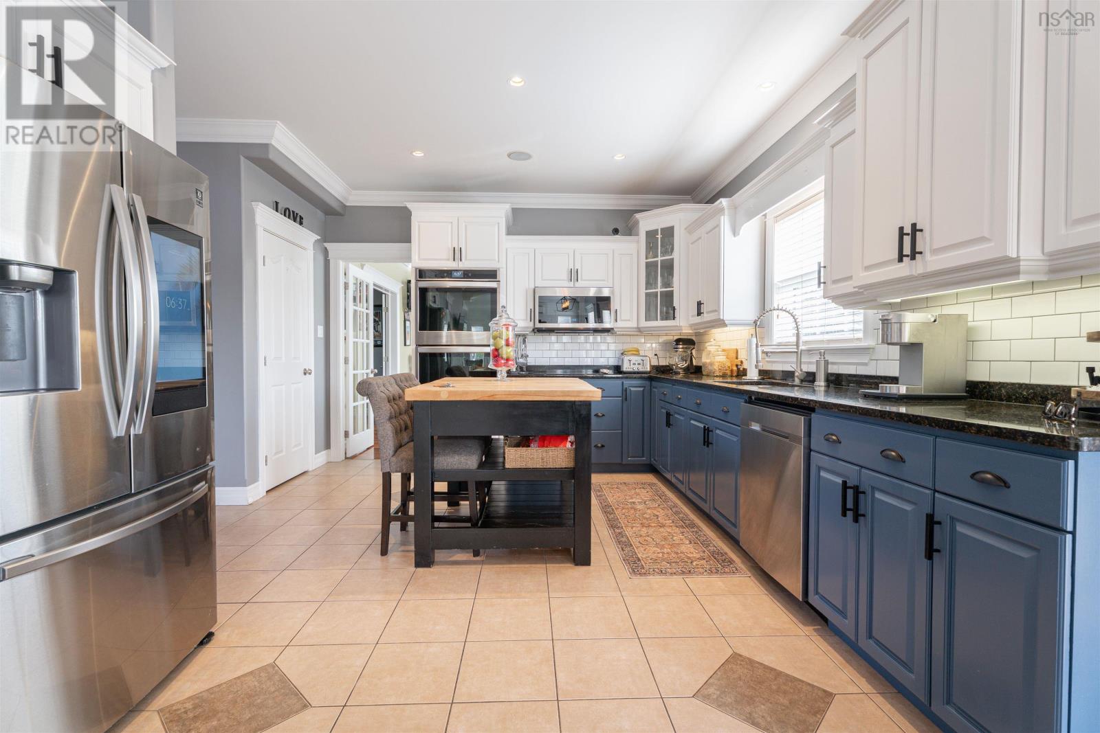 Property at 75 Wessex Hill image 4