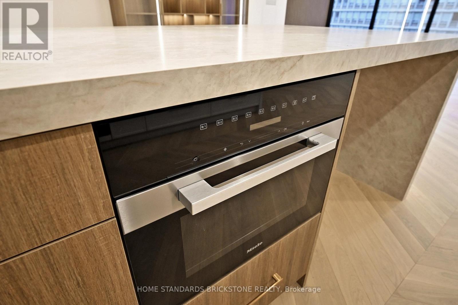1009 - 110 Bloor Street W, Toronto, Ontario  M5S 2W7 - Photo 15 - C12243567