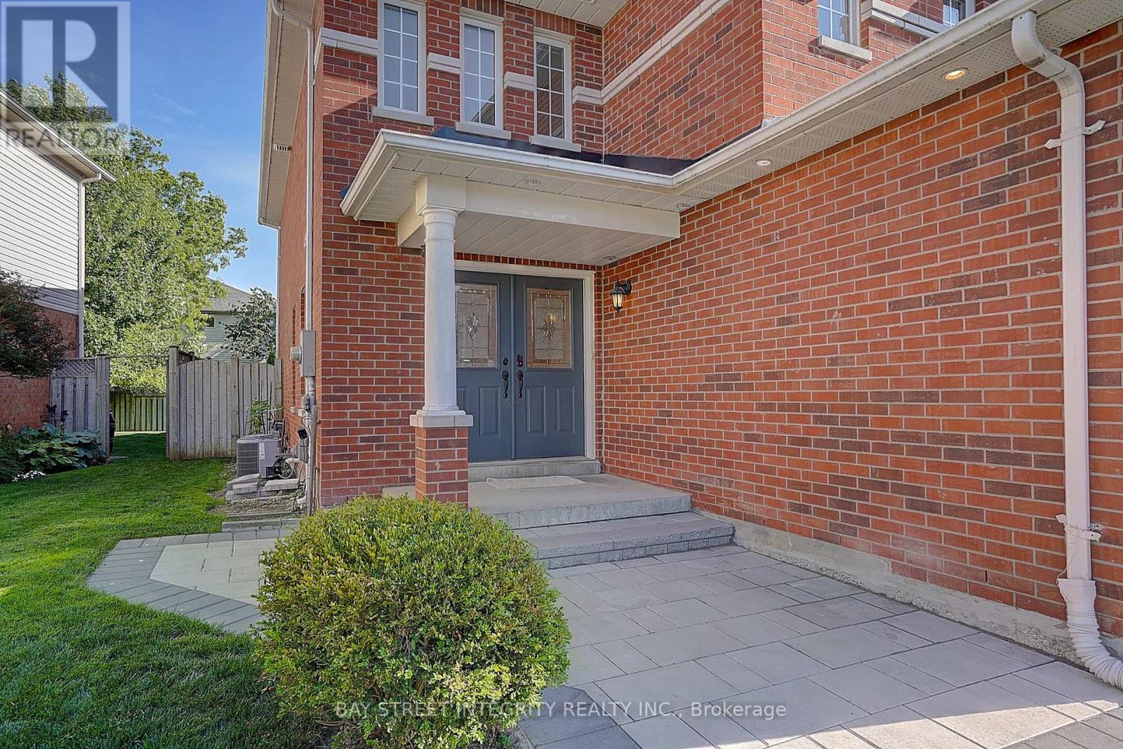 Property at 583 HEDDLE CRESCENT image 3