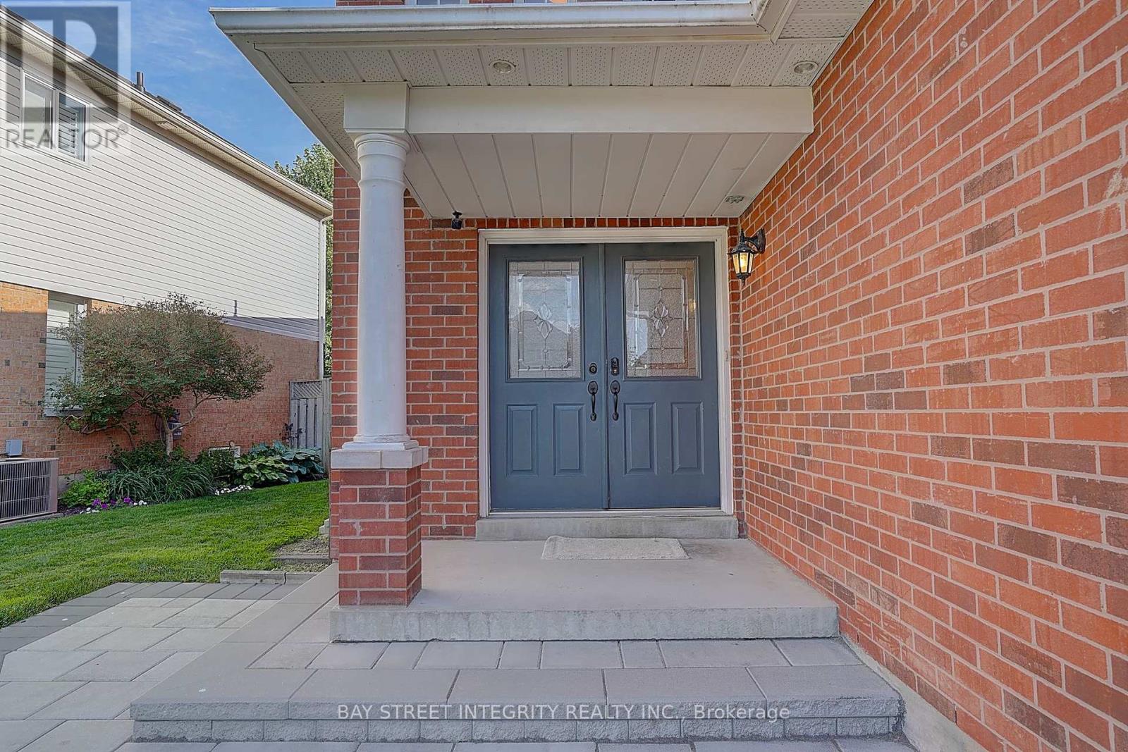 Property at 583 HEDDLE CRESCENT image 4