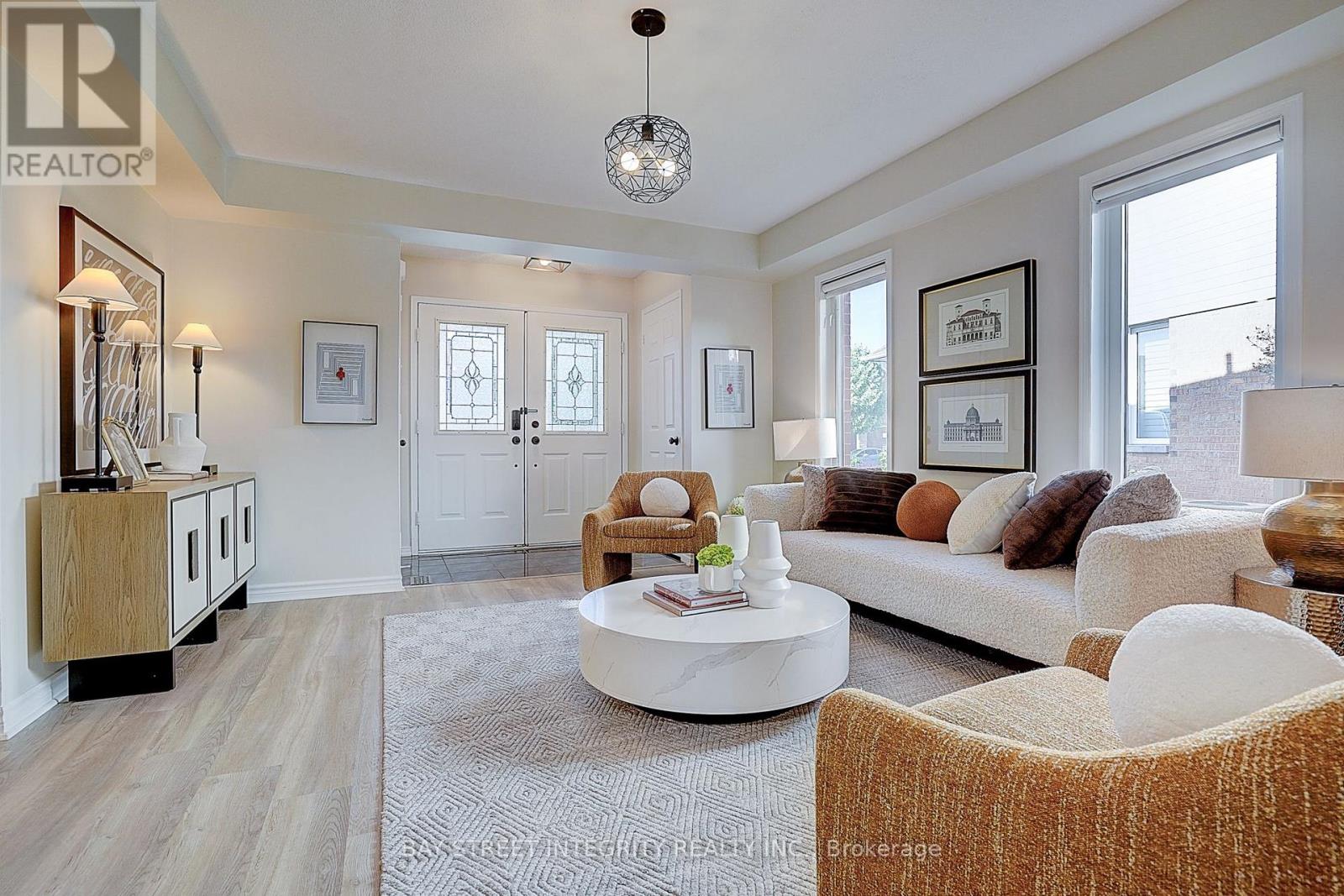 Property at 583 HEDDLE CRESCENT image 5