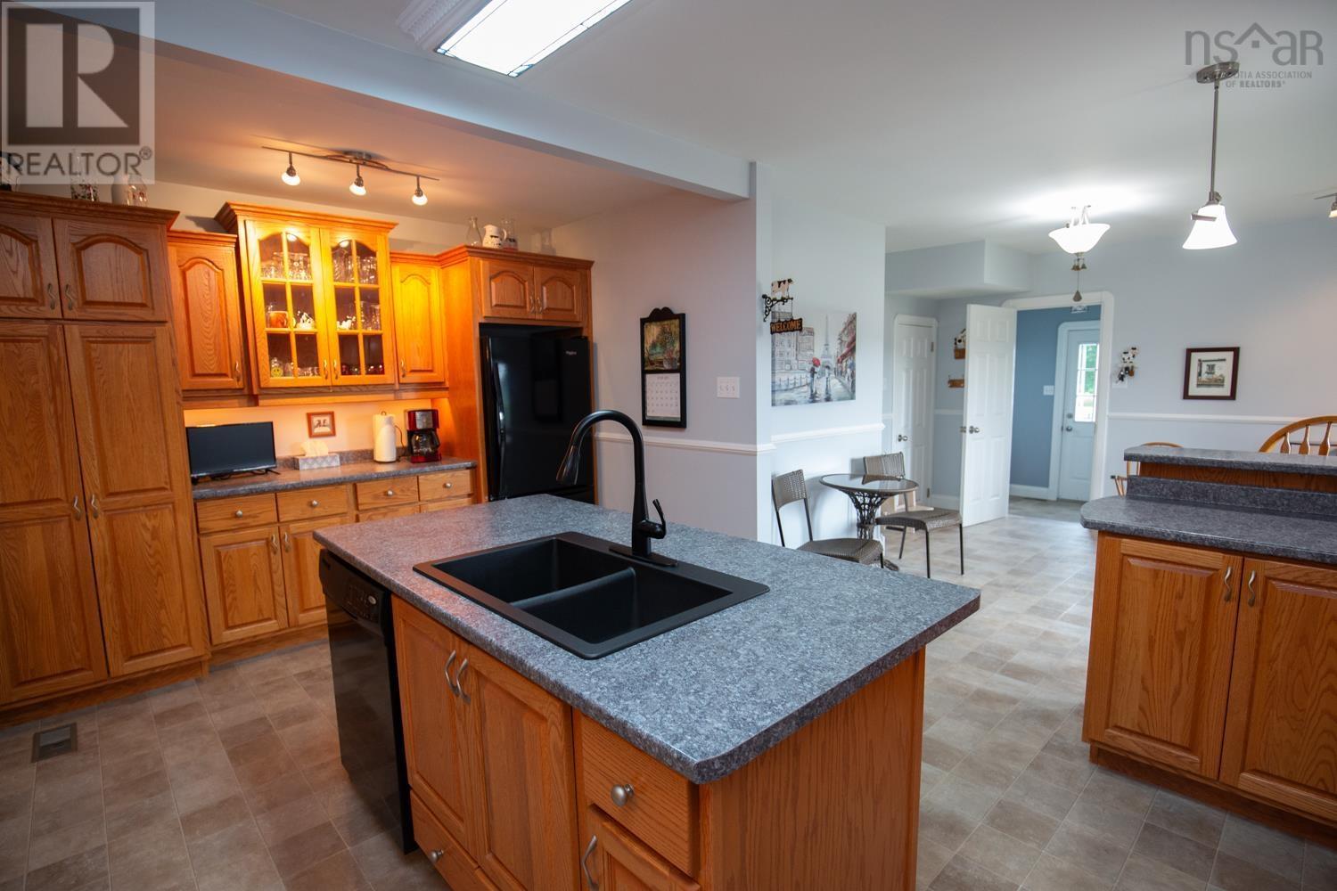 489 Salmon River Road, Valley, Nova Scotia  B6L 4E7 - Photo 6 - 202514894