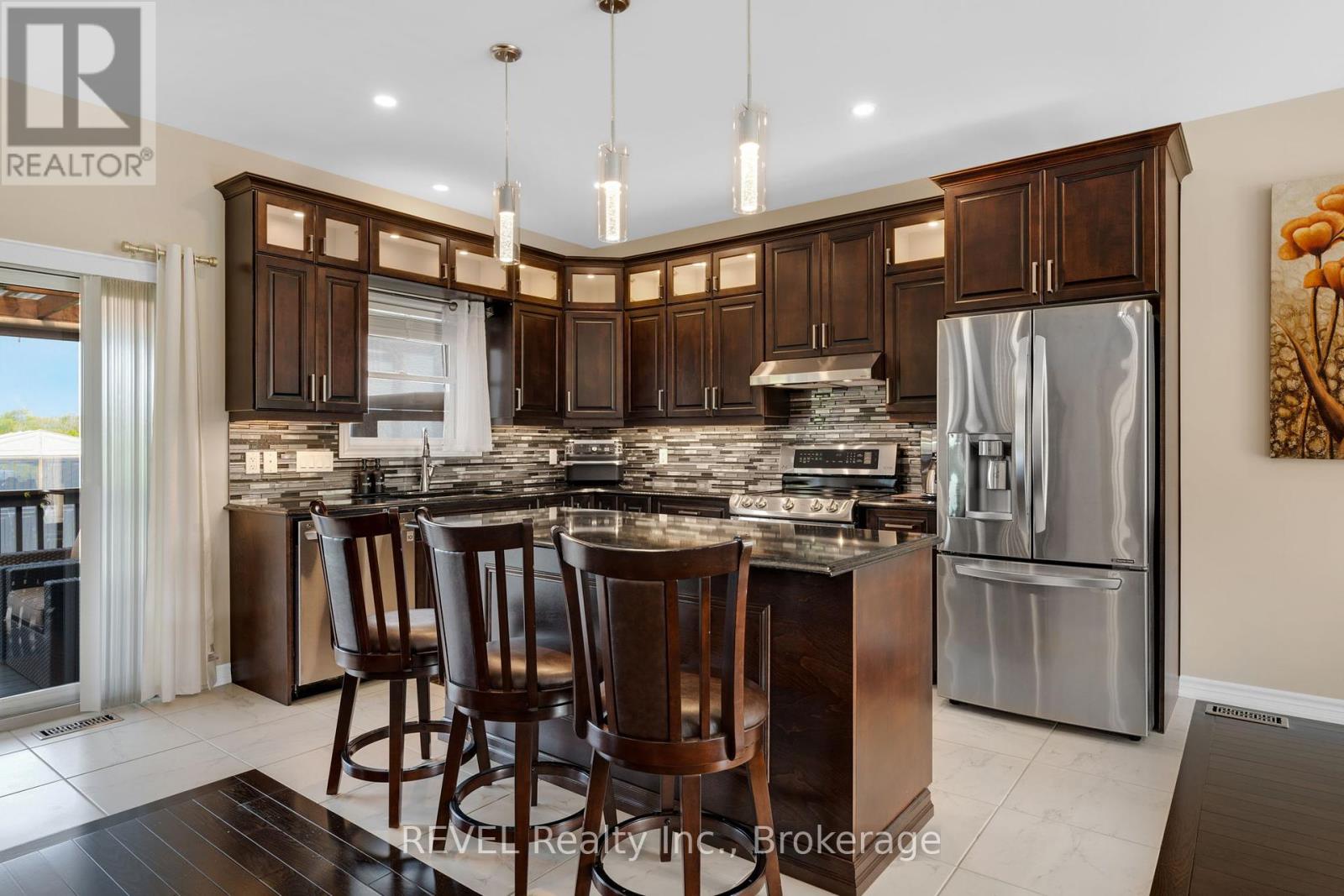 181 Hetram Court, Fort Erie, Ontario  L0S 1B0 - Photo 11 - X12243659