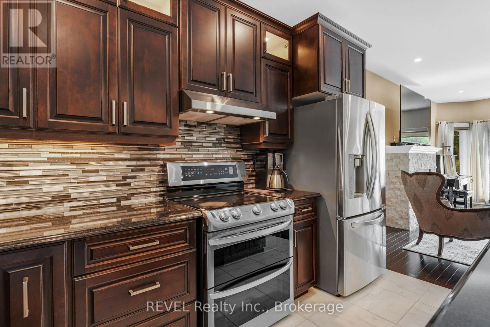 181 Hetram Court, Fort Erie, Ontario  L0S 1B0 - Photo 14 - X12243659