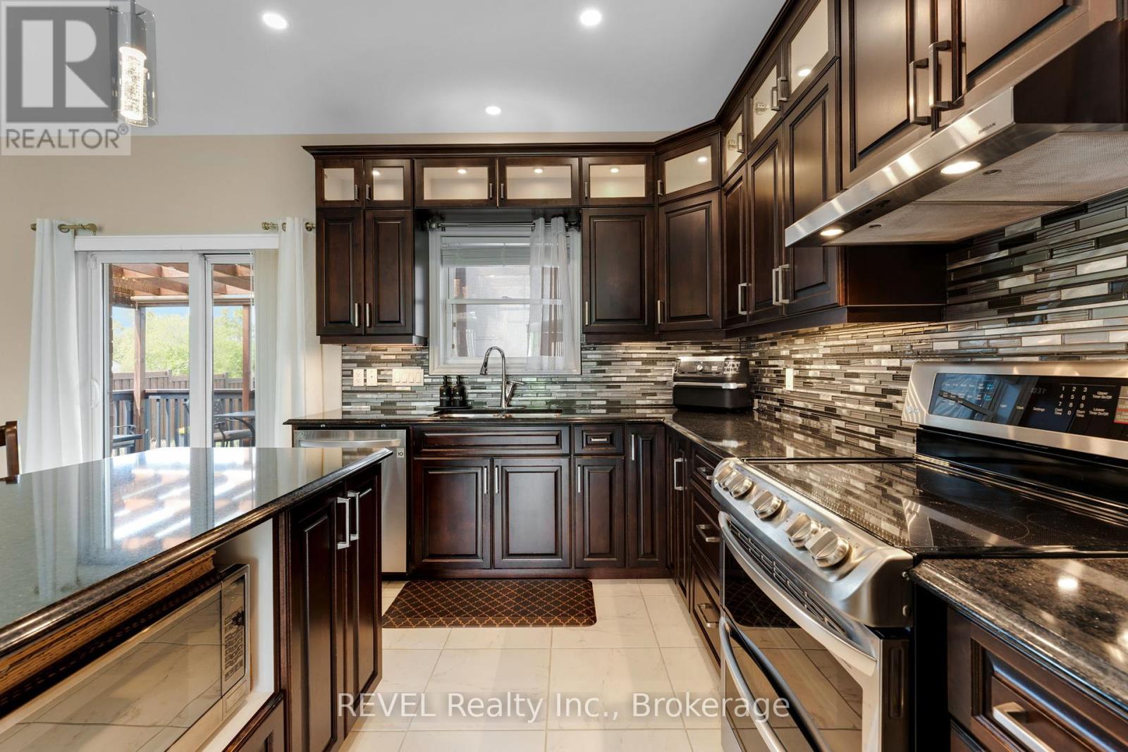 181 Hetram Court, Fort Erie, Ontario  L0S 1B0 - Photo 16 - X12243659