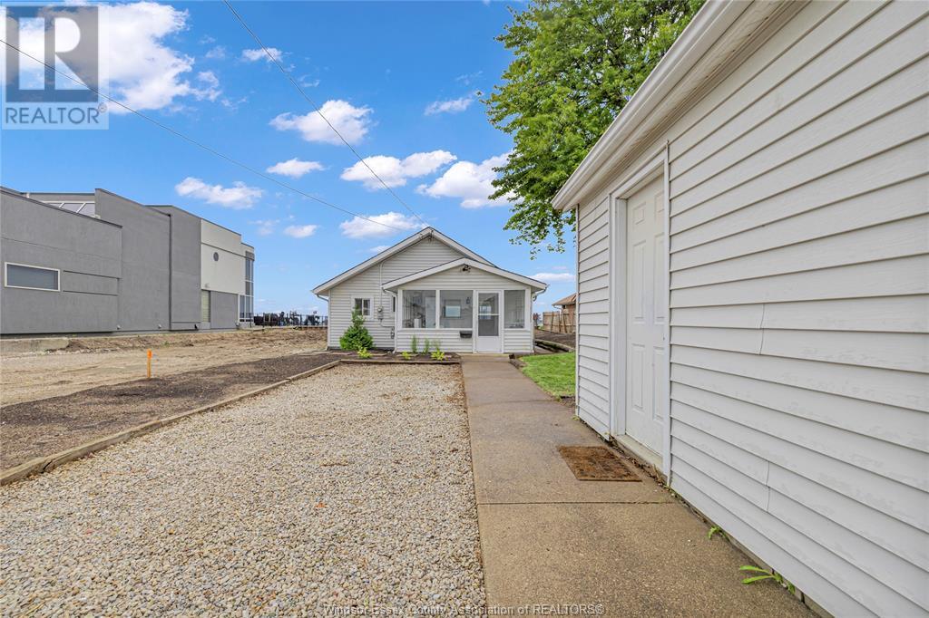 Property at 8266 Riverside image 2