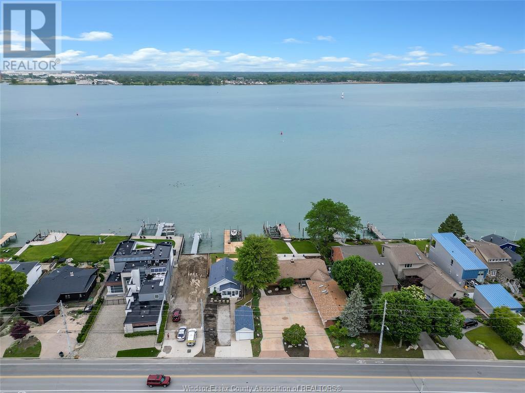 Property at 8266 Riverside image 3