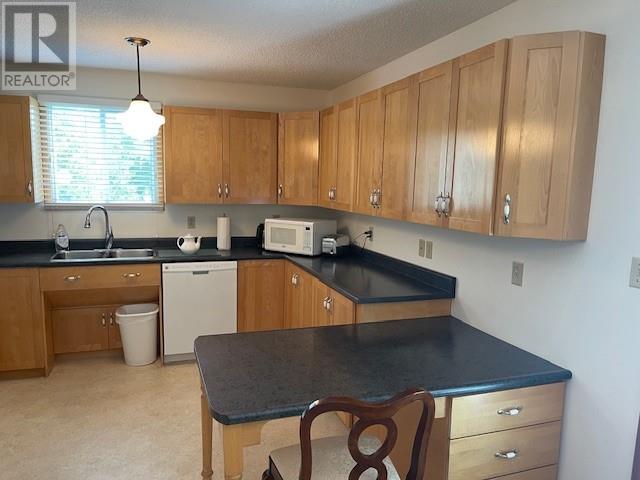 Property at 685 Beatrice Crescent image 3