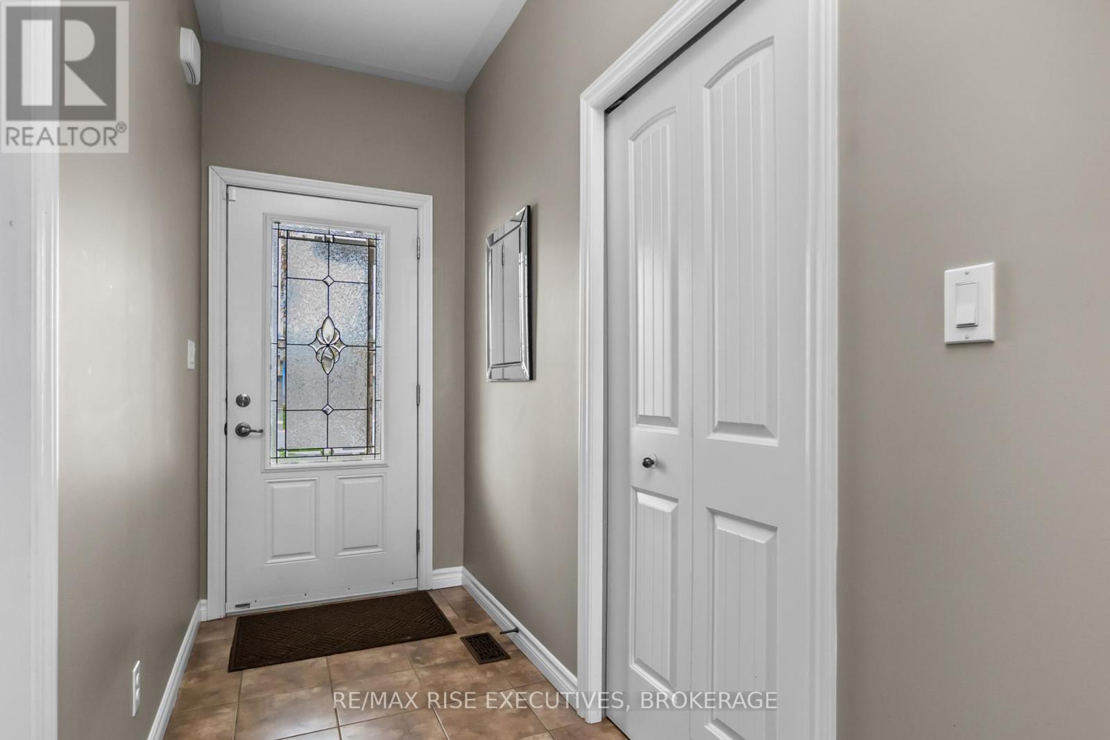 Property at 1089 CROSSFIELD AVENUE image 4