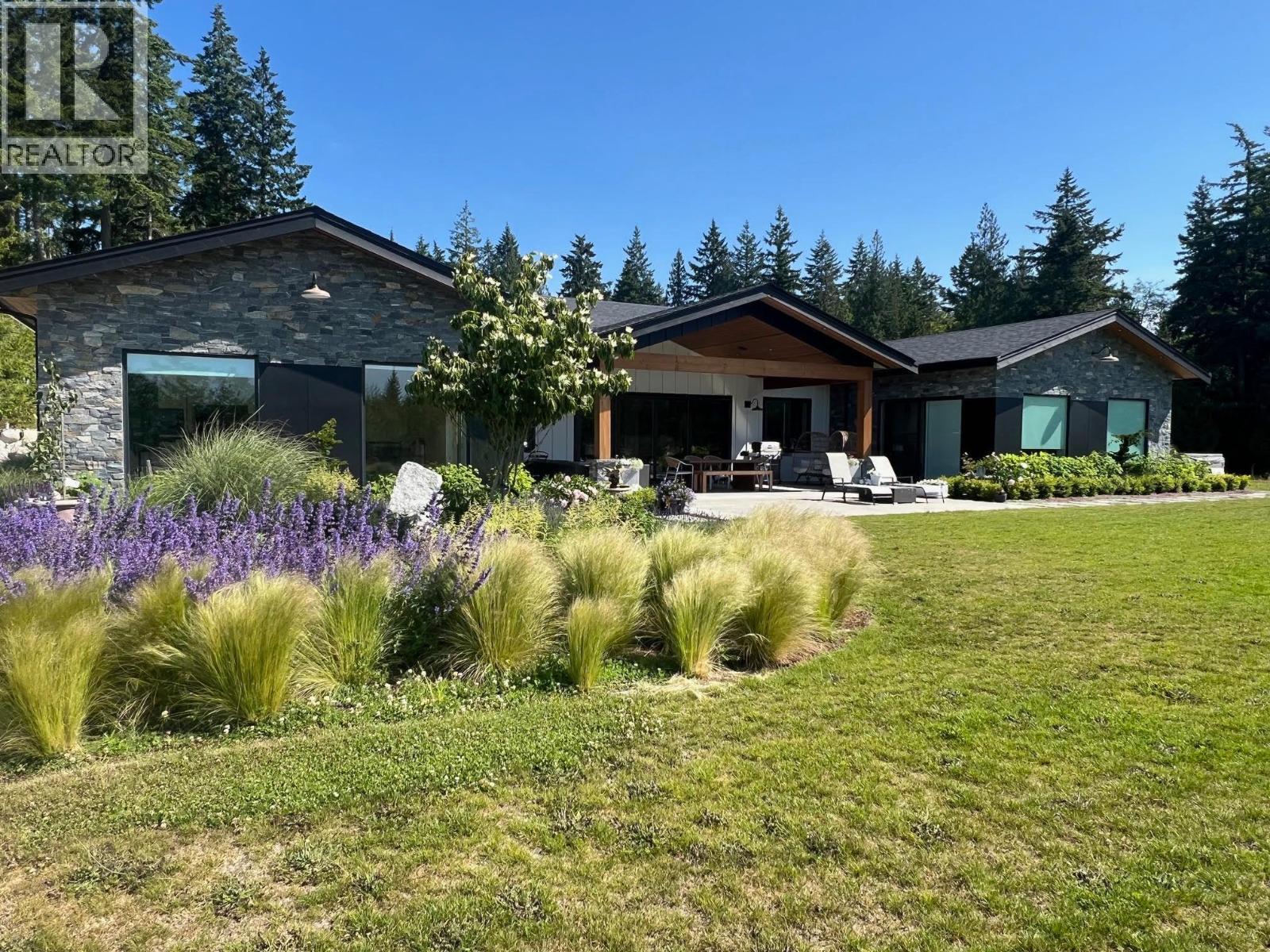 6724 ACORN ROAD, sechelt, British Columbia V7Z0N3