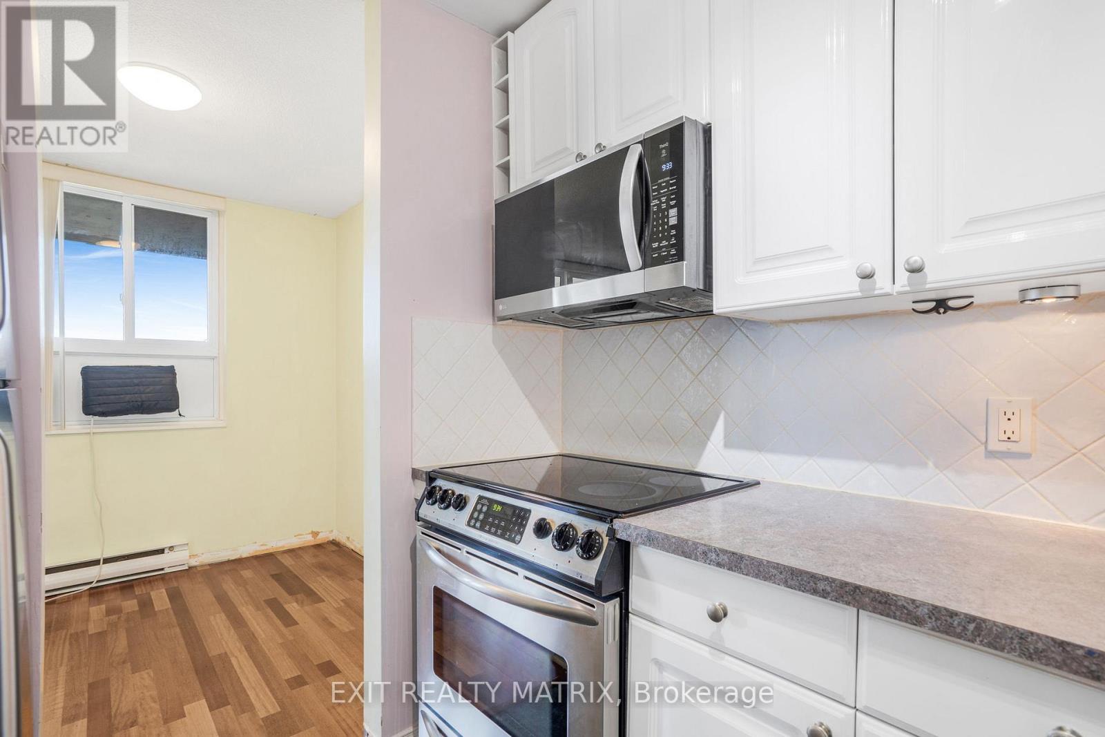 1005 - 2000 Jasmine Crescent, Ottawa, Ontario  K1J 8K4 - Photo 13 - X12243756