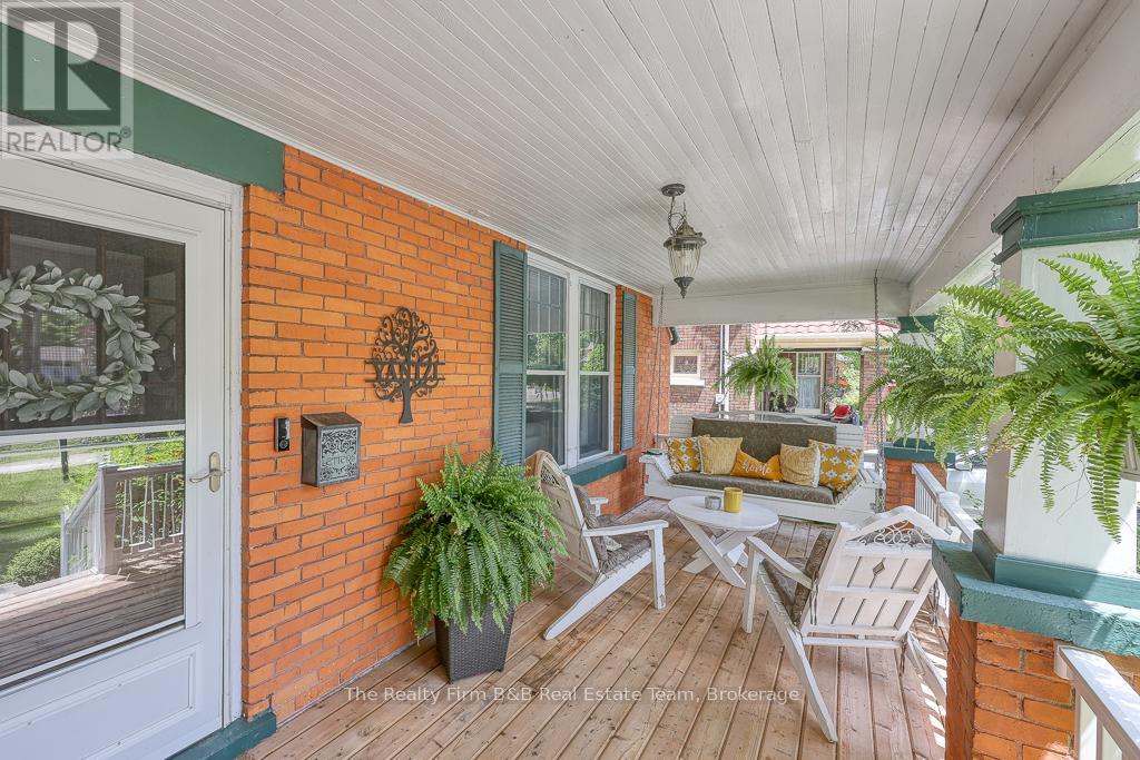 285 Ingersoll Avenue, Woodstock, Ontario  N4S 4W8 - Photo 6 - X12243731