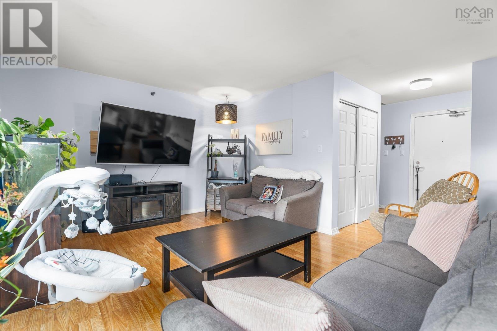 Property at 205 203 Ross Street image 3