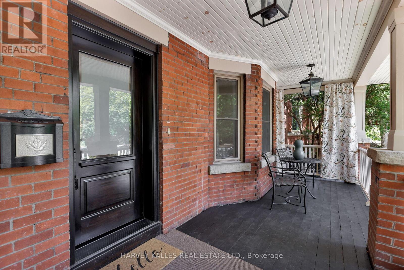 Property at 8 EDGEWOOD CRESCENT image 3