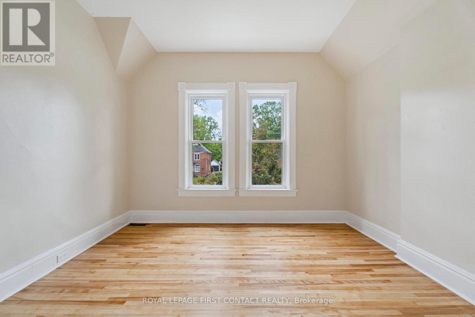 55 Burton Avenue, Barrie, Ontario  L4N 2R5 - Photo 15 - S12243707