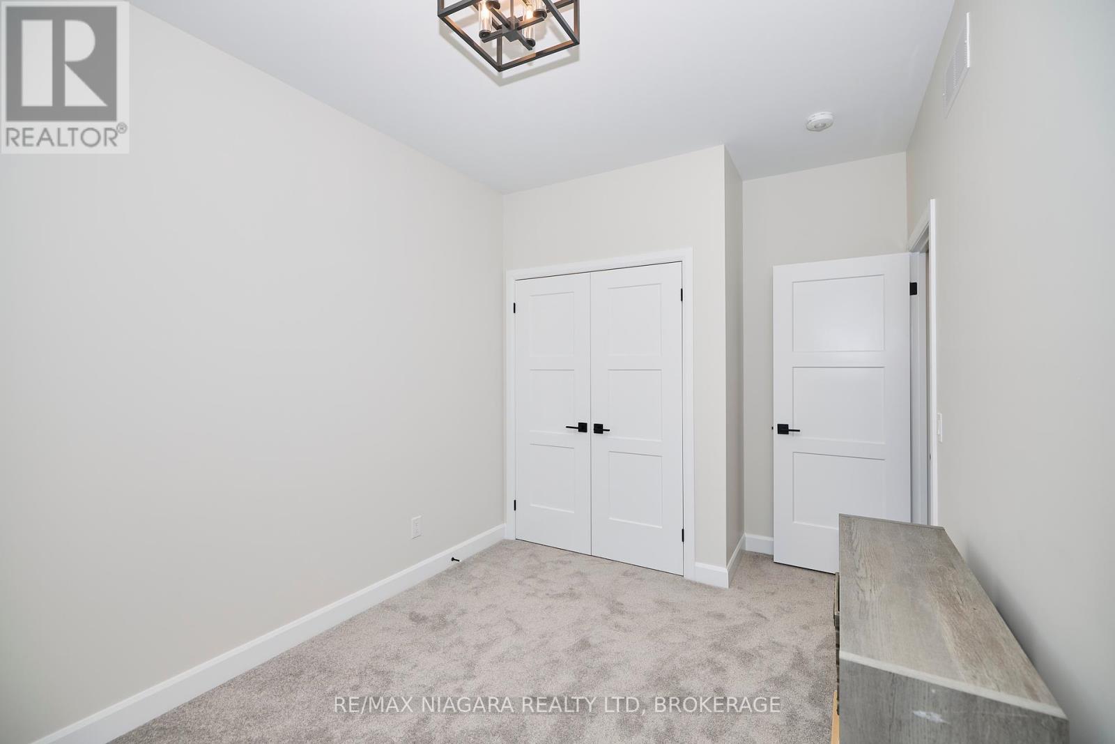 3914 Mitchell Crescent, Fort Erie, Ontario  L0S 1S0 - Photo 11 - X12243864