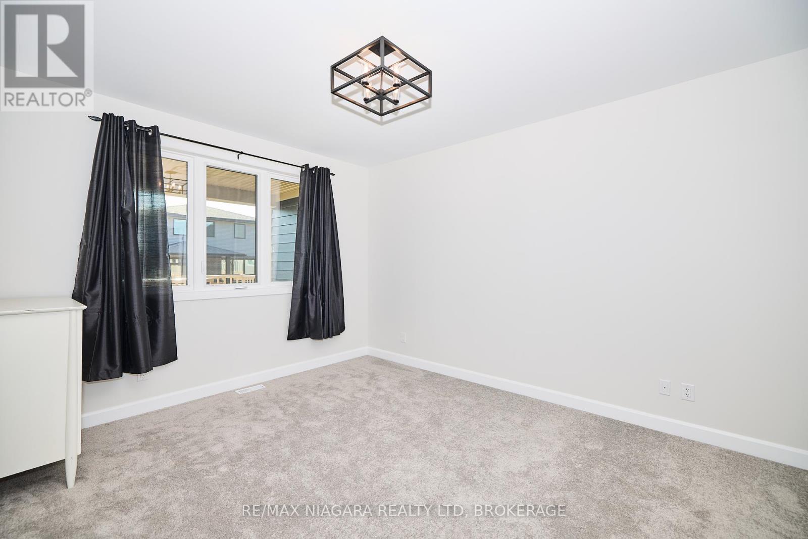 3914 Mitchell Crescent, Fort Erie, Ontario  L0S 1S0 - Photo 12 - X12243864
