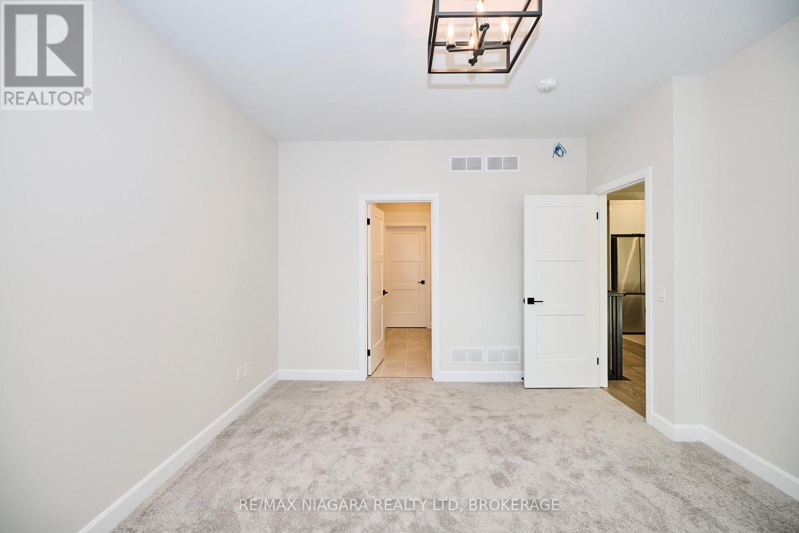 3914 Mitchell Crescent, Fort Erie, Ontario  L0S 1S0 - Photo 15 - X12243864