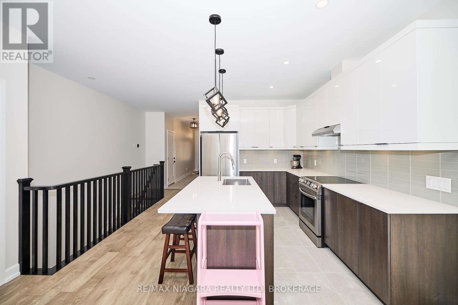 3914 Mitchell Crescent, Fort Erie, Ontario  L0S 1S0 - Photo 4 - X12243864