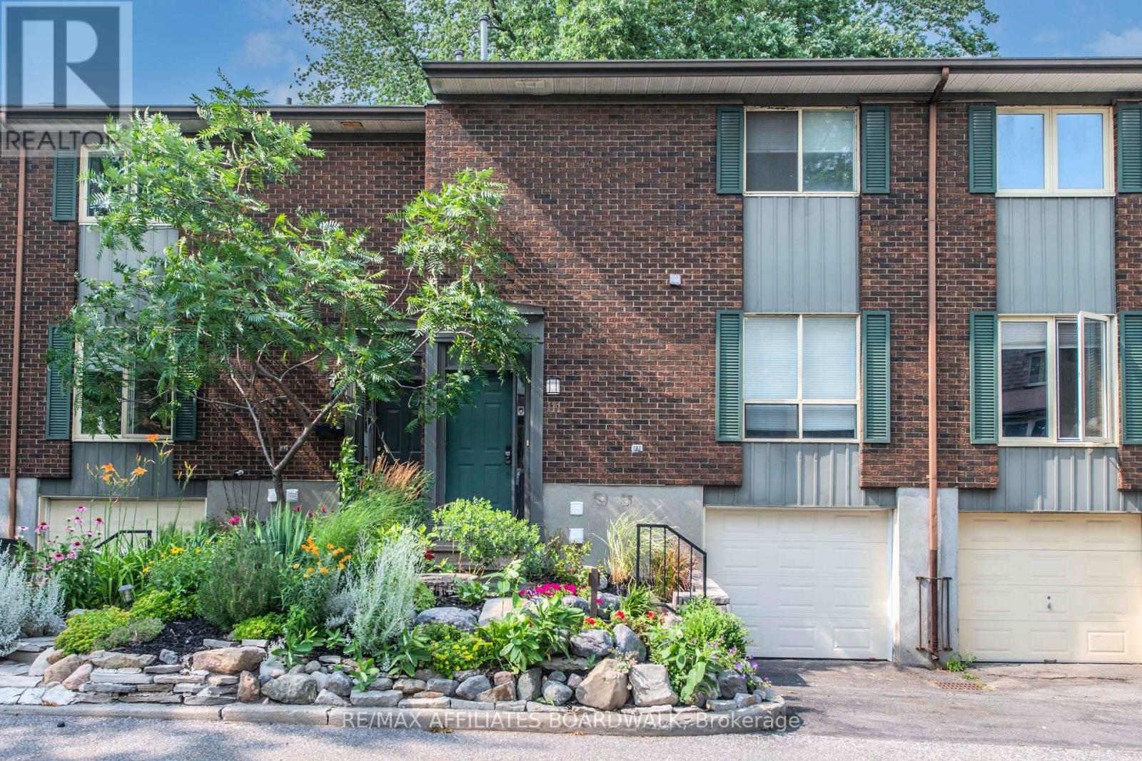 Property at 68 - 111 BEACHVIEW PRIVATE W image 1