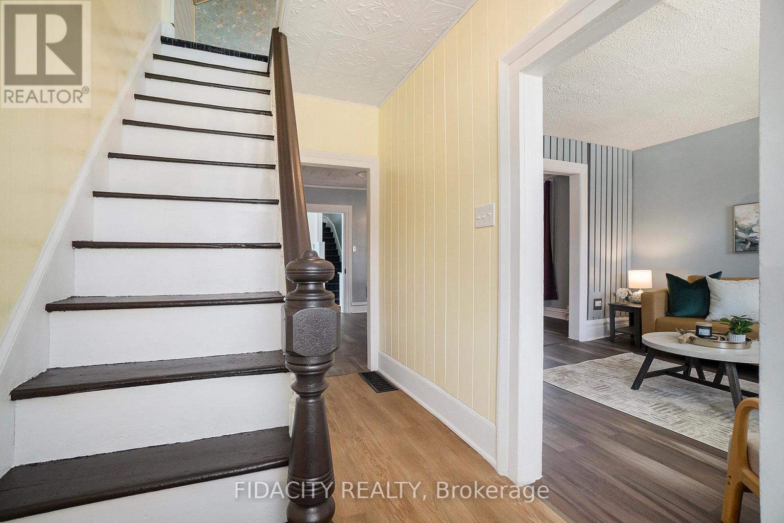 Property at 98 MAIN STREET E image 5