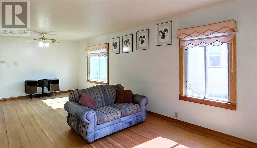Property at 4827 5 Avenue image 3