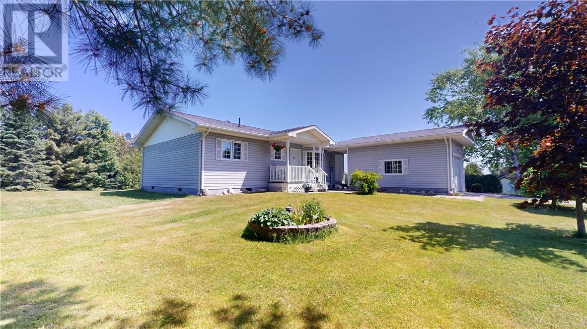 12 Islandview, Mindemoya, Ontario  P0P 1S0 - Photo 4 - 2123121